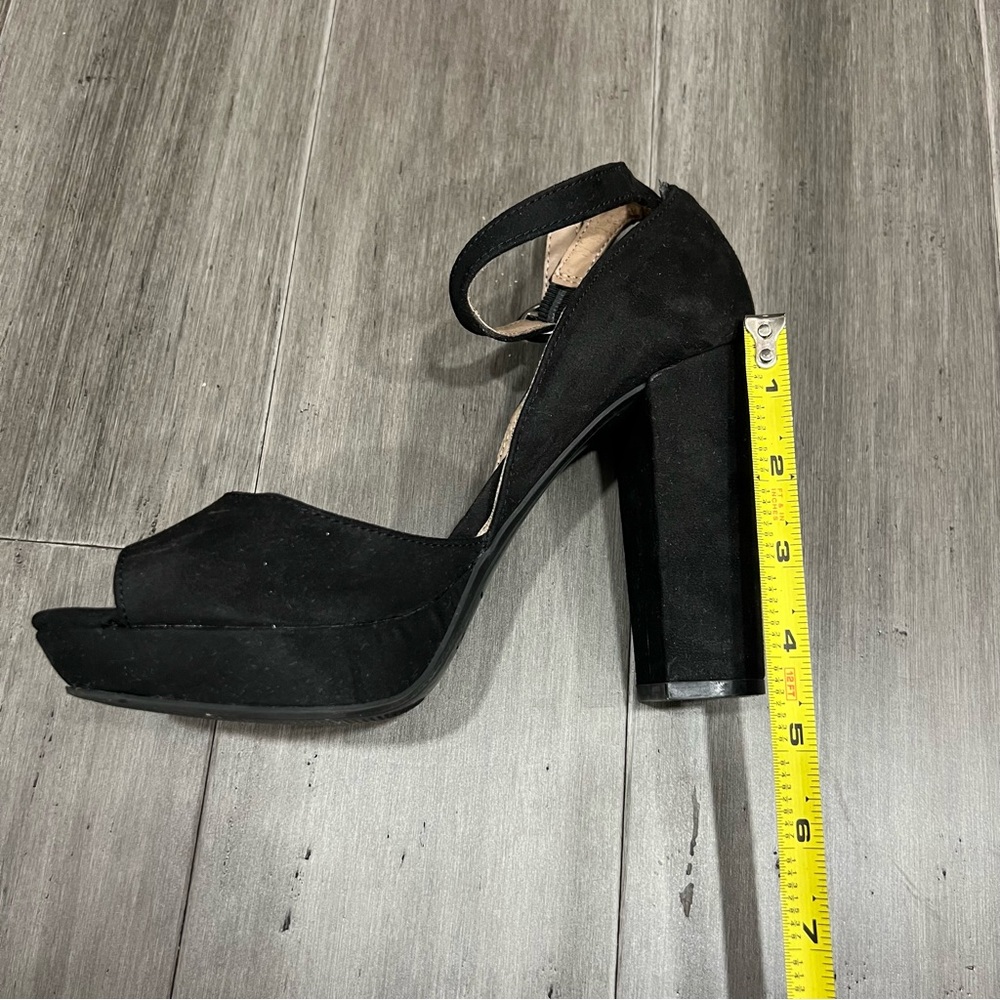 American Rag Suede Heels‎ - Picture 4 of 12